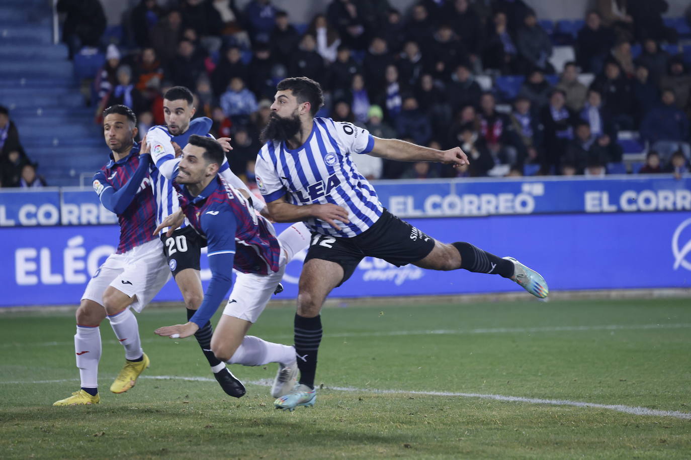 El Eibar, víctima del mismo atasco ofensivo que atenaza al Alavés