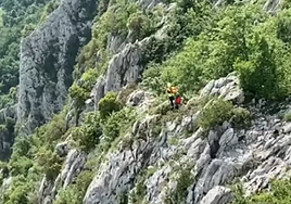 Rescatan a dos escaladores en la vía Elmer en Egino