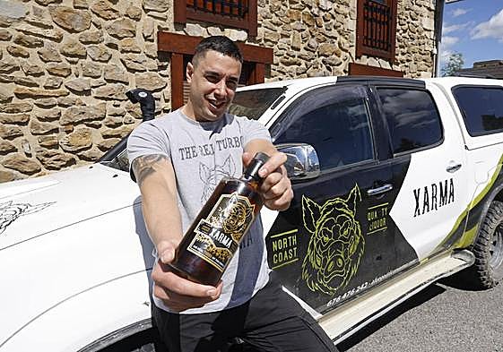 Ander Lekue, concinero de Legutio que concursó en 'El Conquis', ha lanzado su propia marca de bebida.