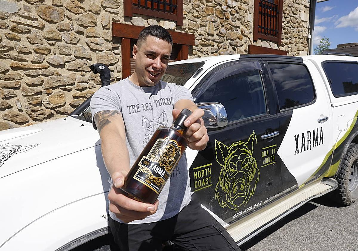 Ander Lekue, concinero de Legutio que concursó en 'El Conquis', ha lanzado su propia marca de bebida.