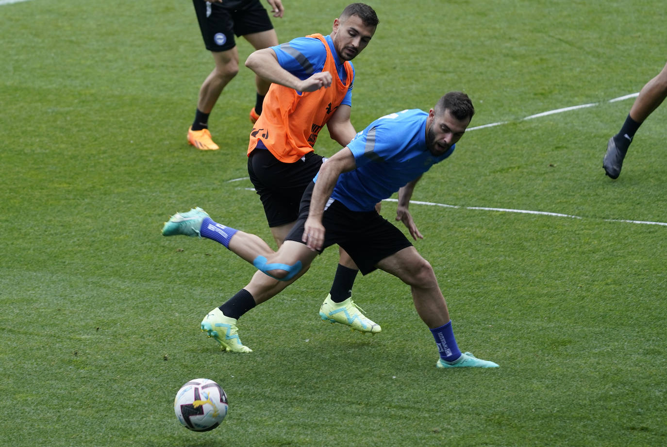 La afición apoya al Alavés en Mendizorroza