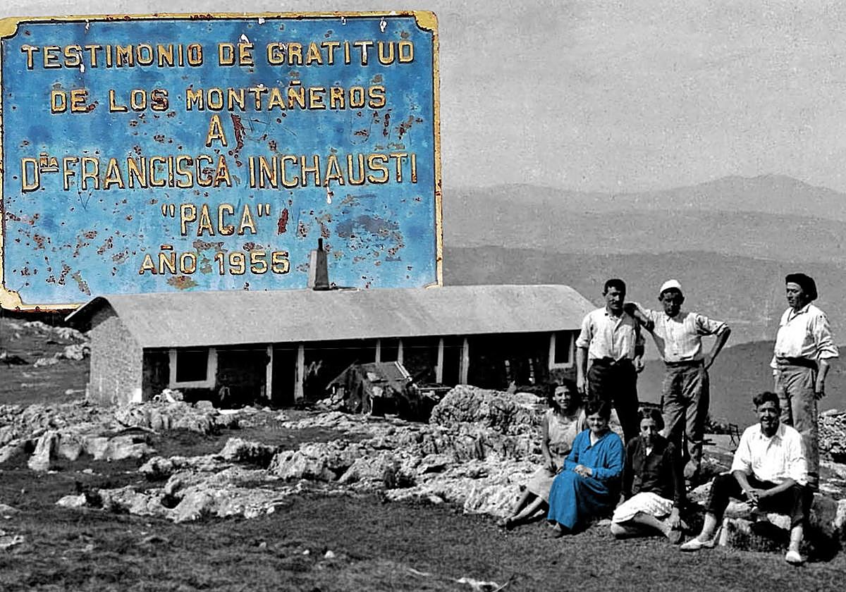 Paca Inchausti y su familia ante el refugio del Pagasarri (foto Indalecio Ojanguren, GureGipuzkoa) y placa en su honor.