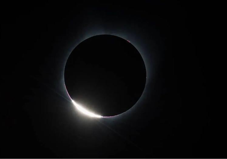 El 'anillo de diamantes' durante un eclipse