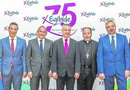 Urtaran, Urresti, González, Urkullu, Elizalde y Eguizábal posan durante el acto central de las celebraciones del 75 aniversario de Egibide.