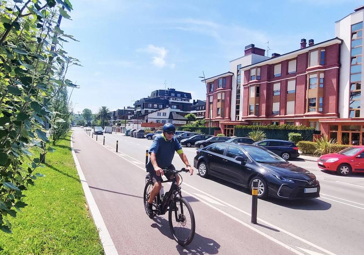 La avenida Los Chopos a su paso por Fadura, una de las arterias del municipio, también será cortada.