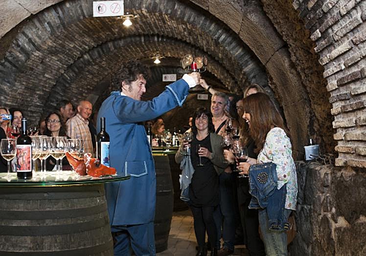 El fabulista Félix María de Samaniego arranca más de una sonrisa con sus textos más pícaros.