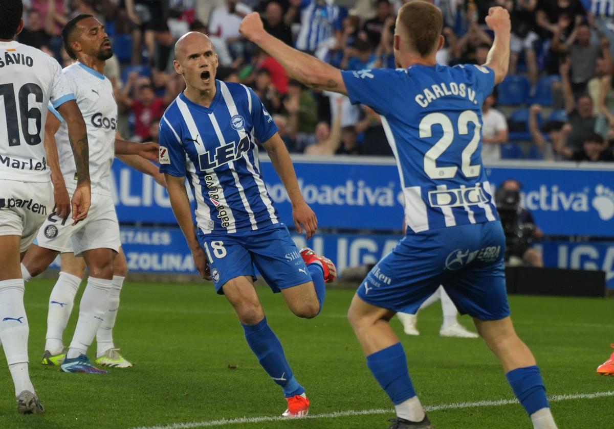 El Alavés celebra en el último suspiro un punto de calidad