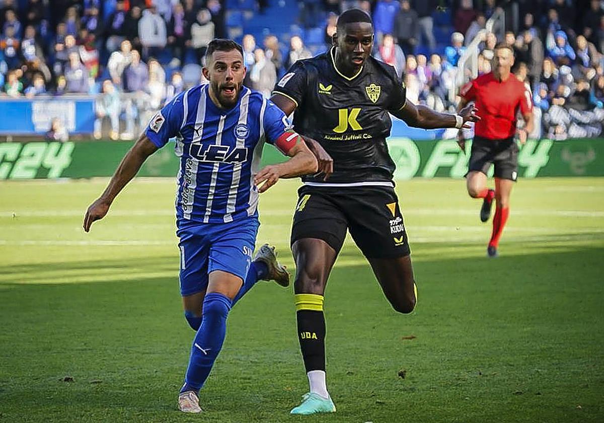 Vídeo resumen, goles y jugadas polémicas del Alavés-Almería