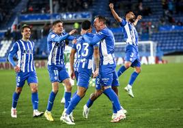 Los albiazules celebran el gol marcado por Benavídez.