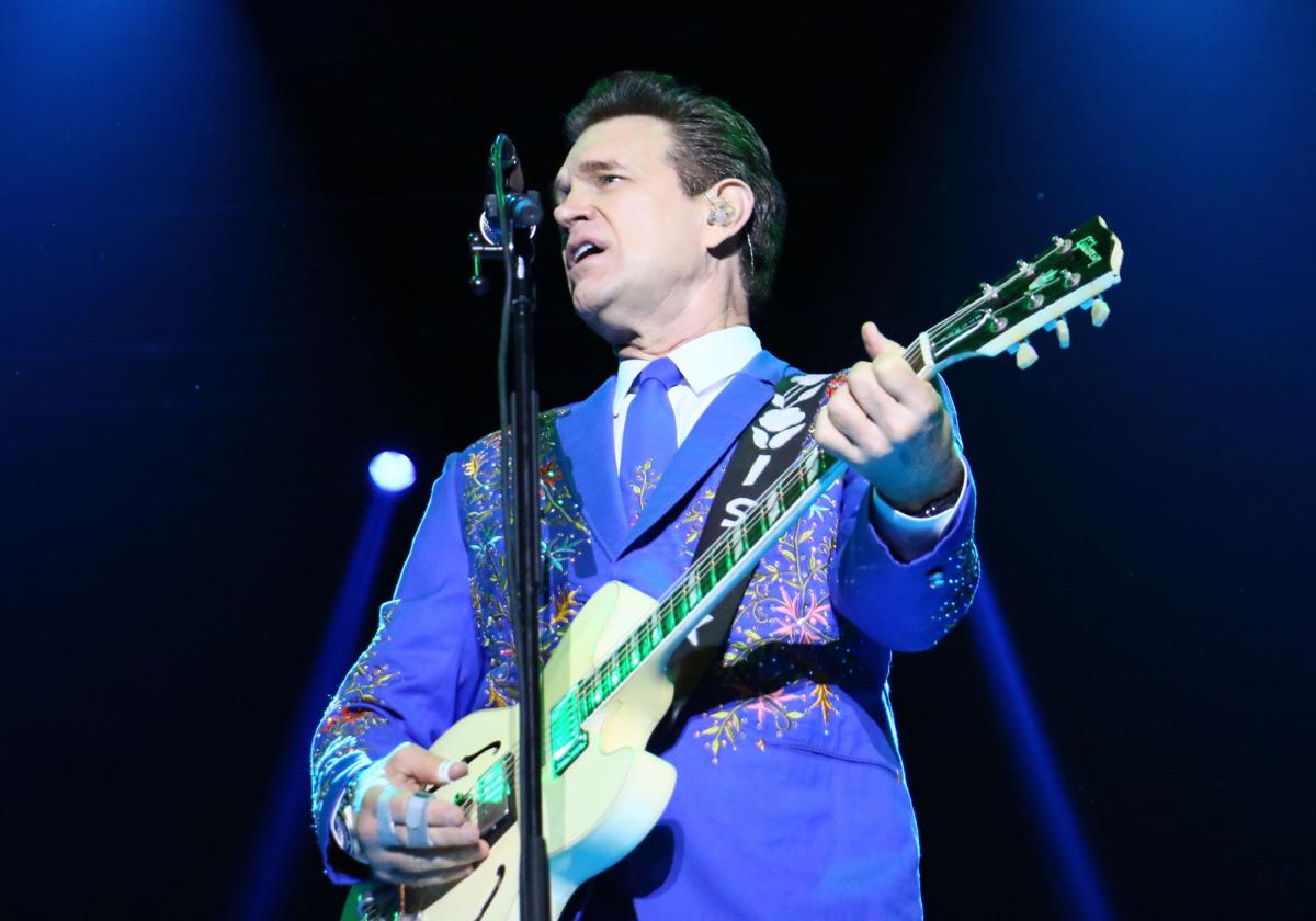 Chris Isaak en su actuación en el Azkena de Vitoria de 2017.