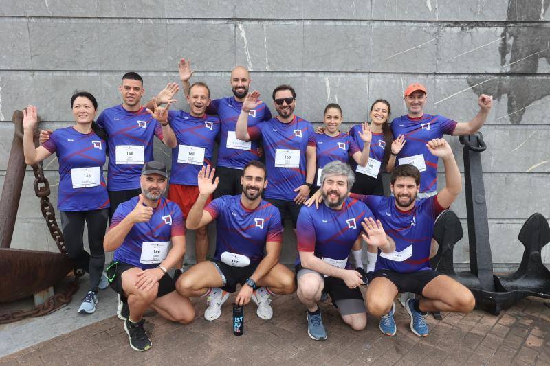 Un millar de personas participan en la carrera de empresas