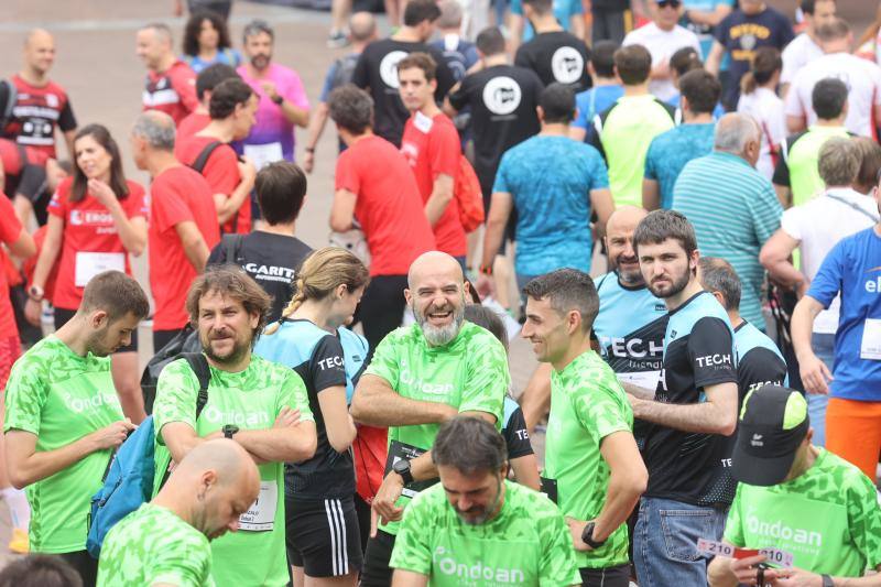 Un millar de personas participan en la carrera de empresas