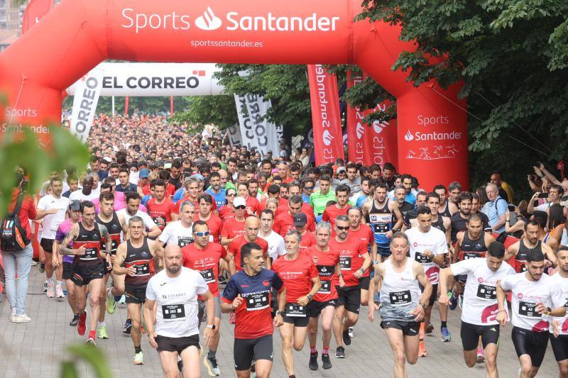 Un millar de personas participan en la carrera de empresas