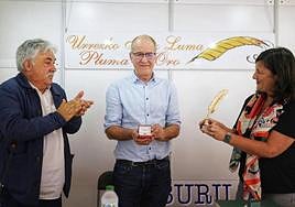 Asier Muniategi, Pello Unzurrunzaga, de Itxaropena, y Begoña Ibarra, directora foral de Cultura.