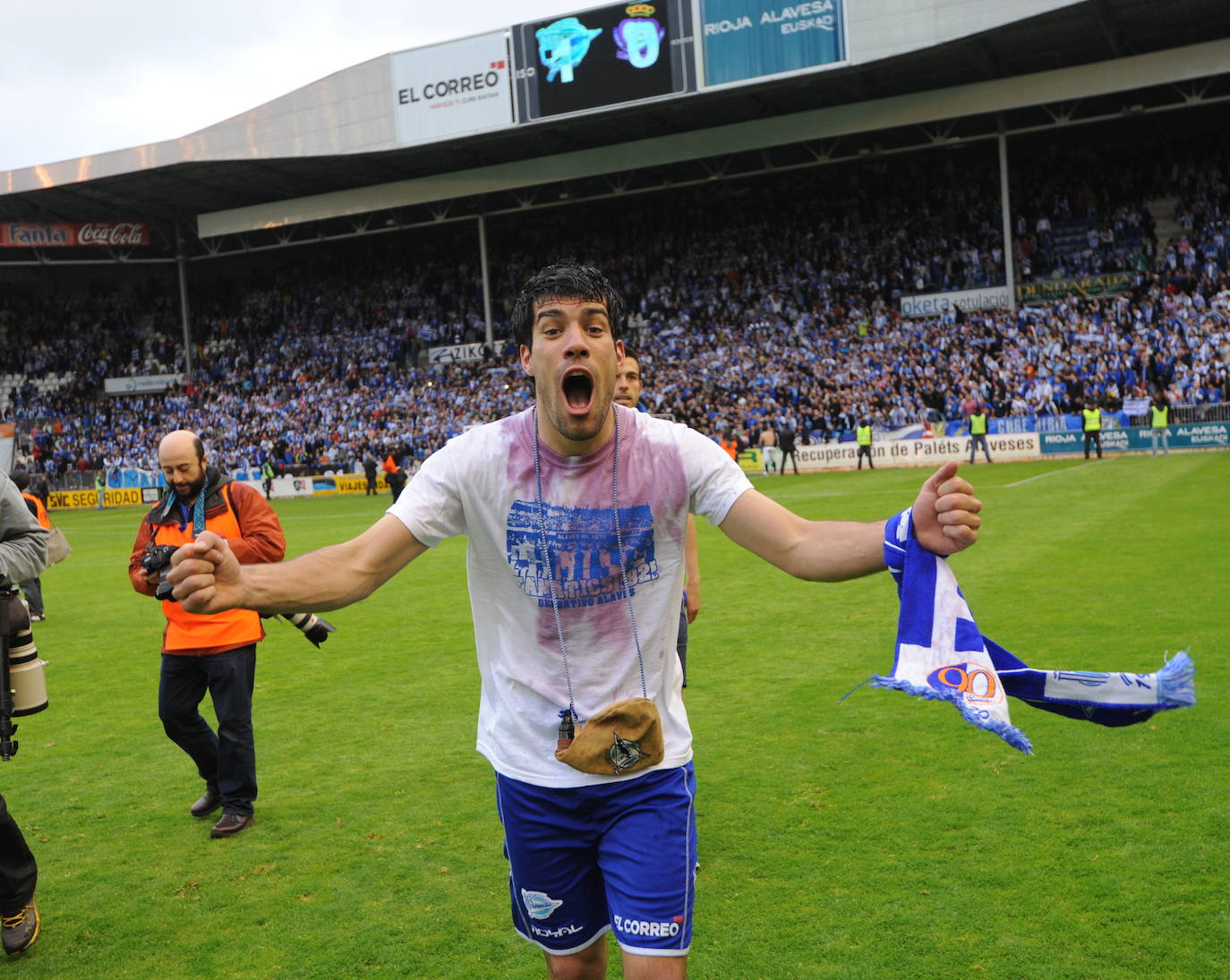 Imagen principal - Las memorias de los play off en Mendizorroza