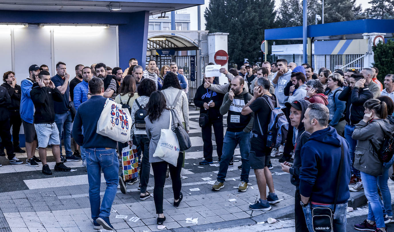 Primera jornada de huelga en la fábrica de Michelin en Vitoria