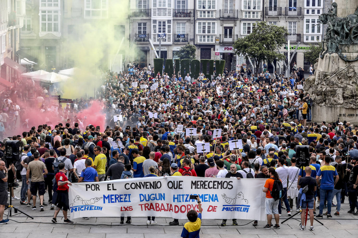 Primera jornada de huelga en la fábrica de Michelin en Vitoria