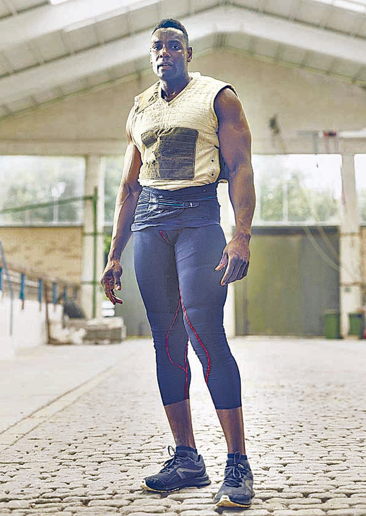 Ousmane Drame, en Getxo. Ha llegado a recorrer 51 metros con una txinga de 113 kilos en cada mano.