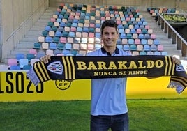 Aimar Sagastibeltza renueva con el Barakaldo y se convierte en el primer capitán del equipo.