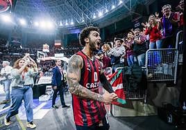 Howard celebra con efervescencia la victoria continental del Baskonia ante el Real Madrid.