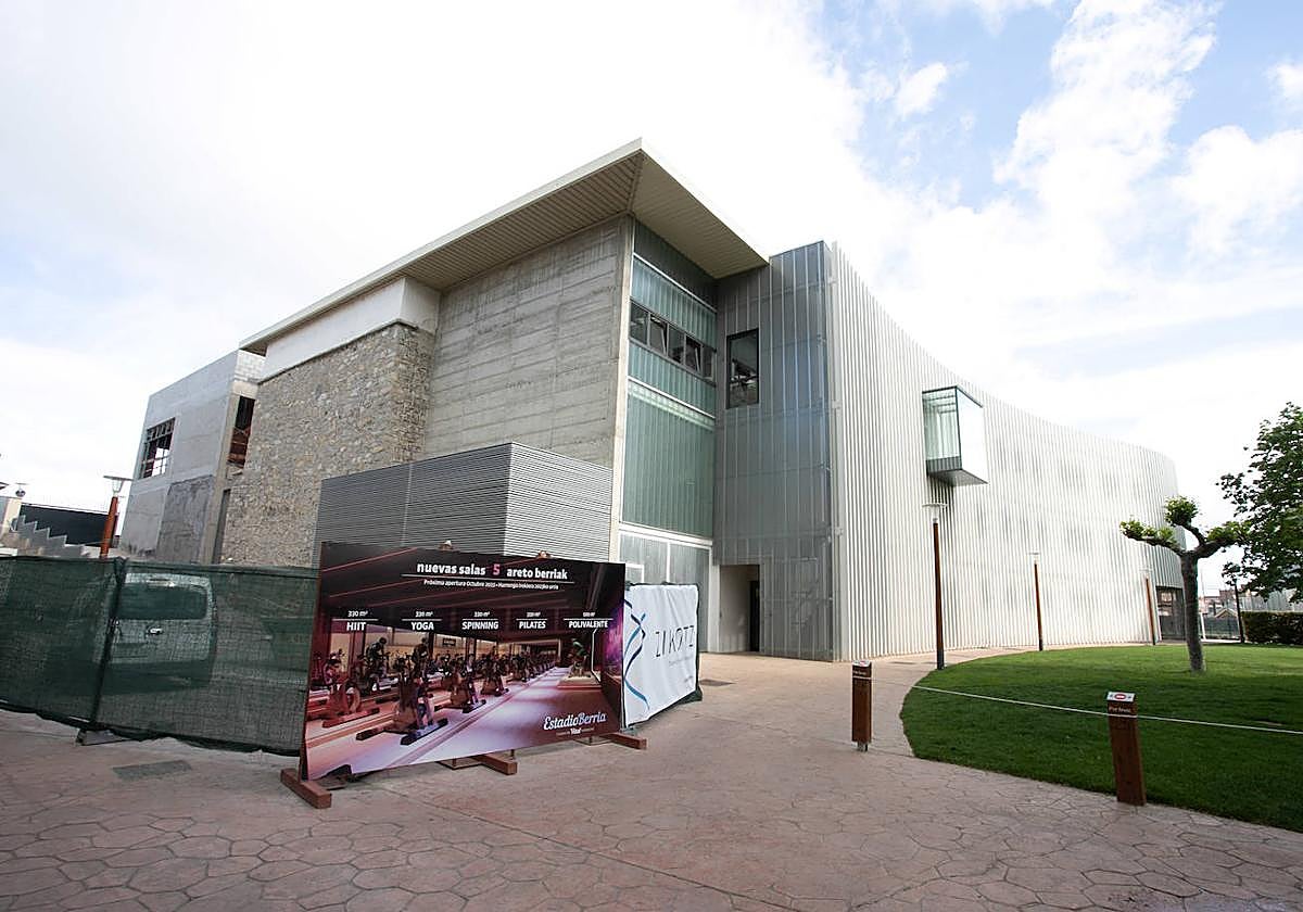 El nuevo edificio está anexo al actual trinquete.