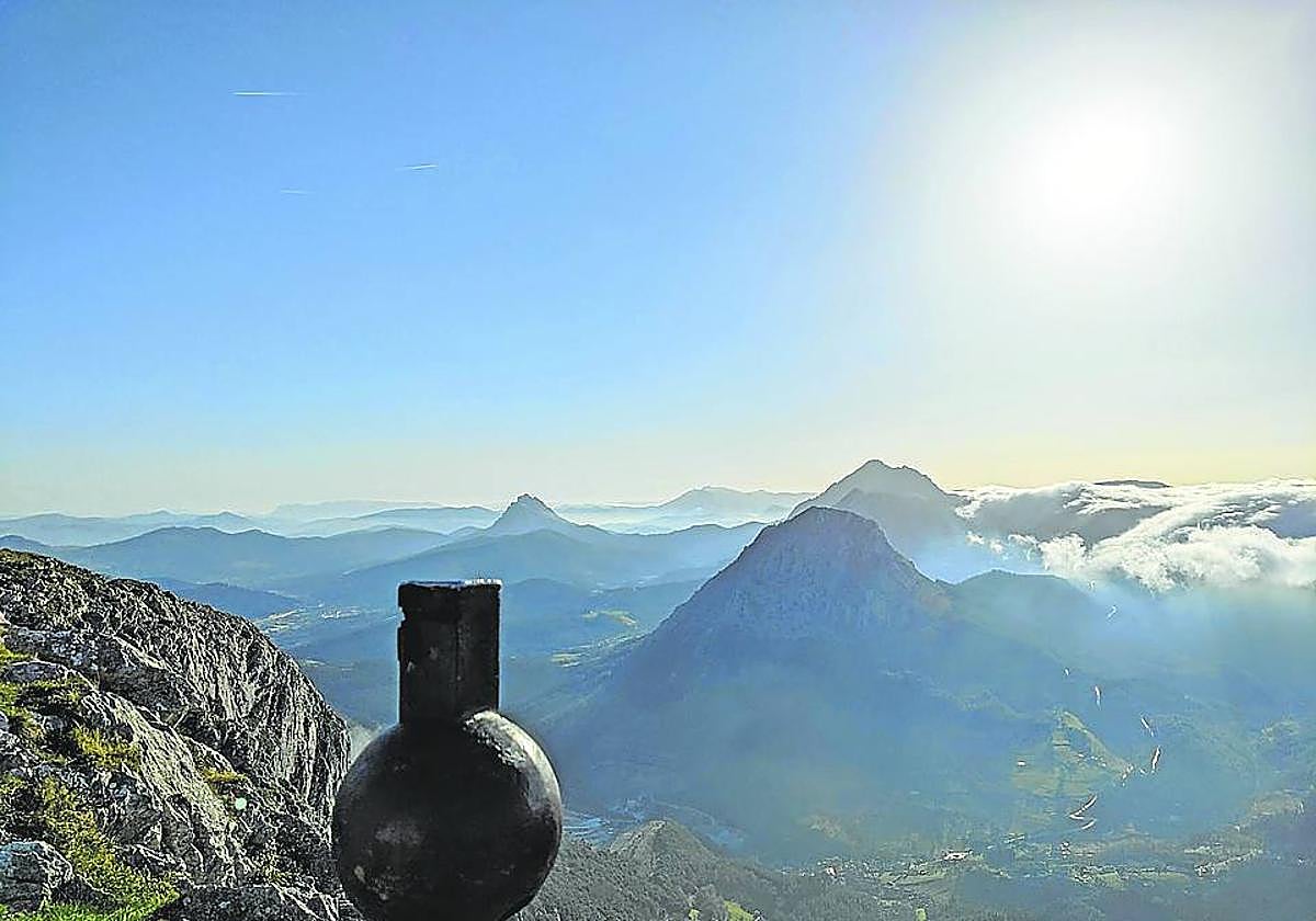 Vistas de la cima del Mugarra.