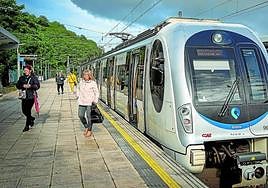 La parada de tren de Galdakao se sitúa ahora mismo en el barrio de Zuazo, a más de un kilómetro del centro de la localidad.