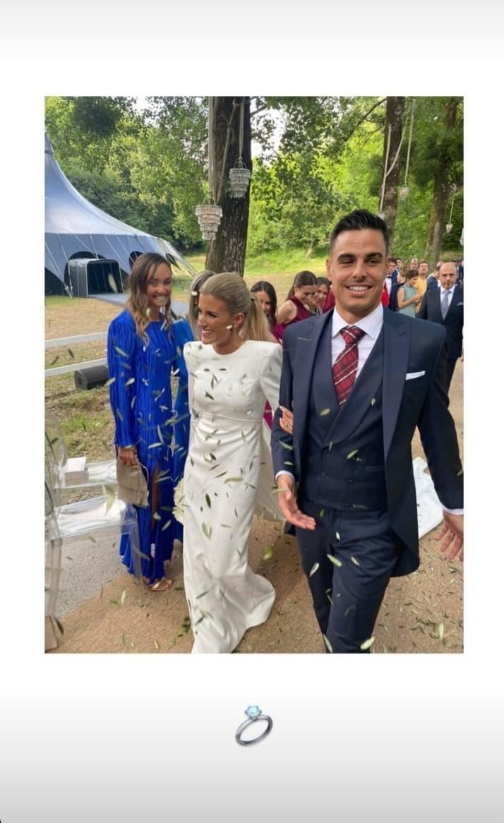 El matrimonio sonriente tras el final de la ceremonia.