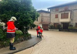 Las riadas hicieron que efectivos tuvieran que trabajar en diferentes puntos de la provincia.