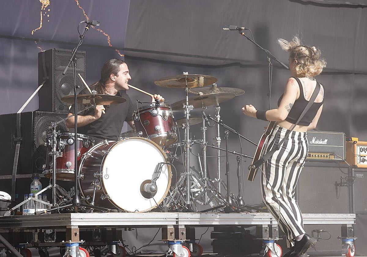 Lide hernando en sintonía con el batería Ander Berzosa.