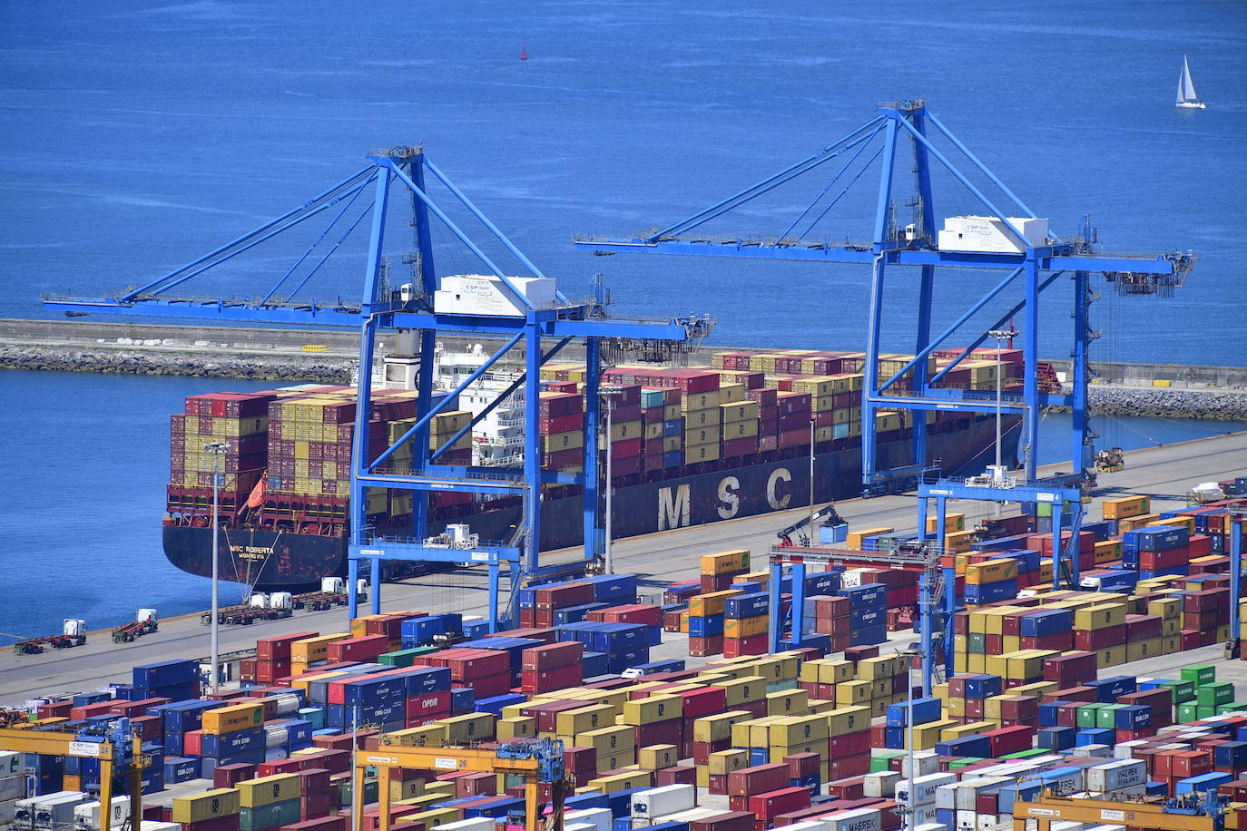 Terminal de contenedores del Puerto de Bilbao.