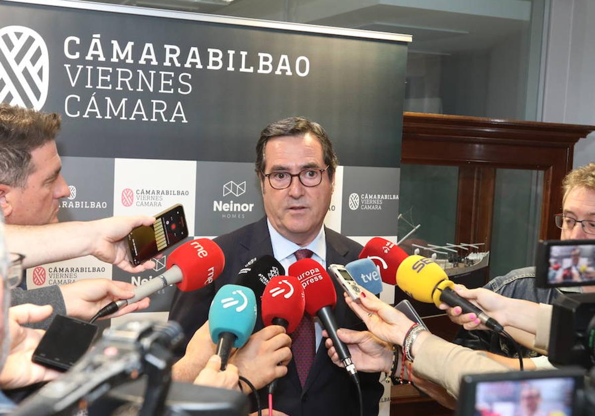 «O hacemos una política económica rigurosa o nos la van a imponer», advierte Garamendi