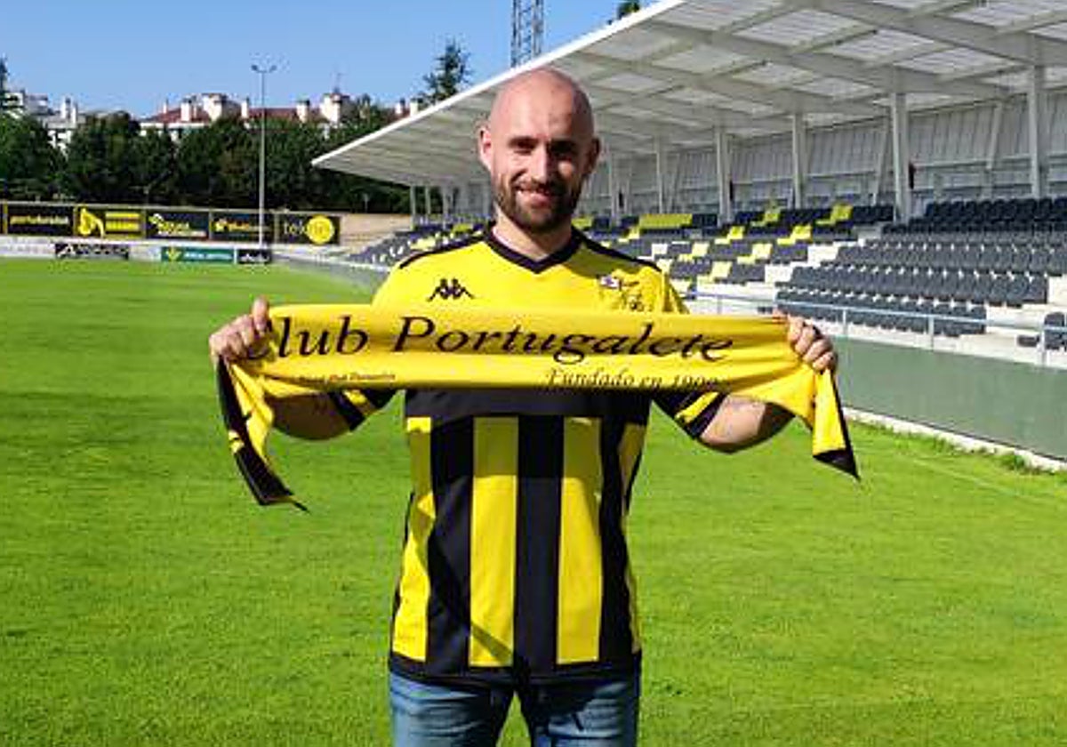 Ander Santamaría regresa al Portugalete tras una temporada en el Laredo.