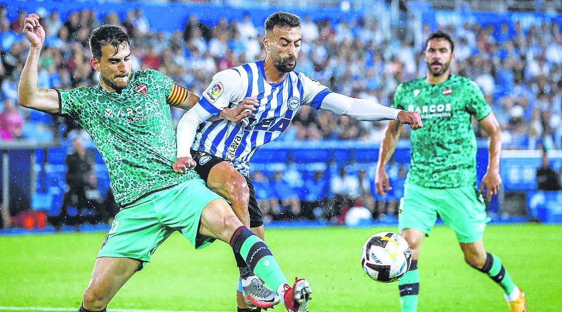 Abde y Postigo, en el partido de ida en Vitoria.