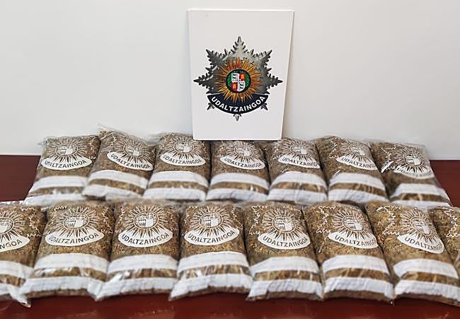 Imagen de los cogollos de marihuana interceptados.