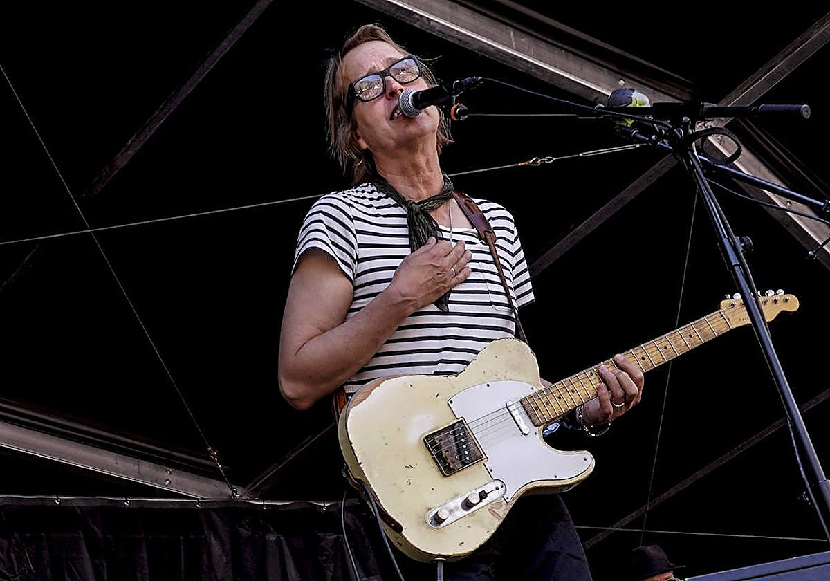 Chuck Prophet, en plena actuación.