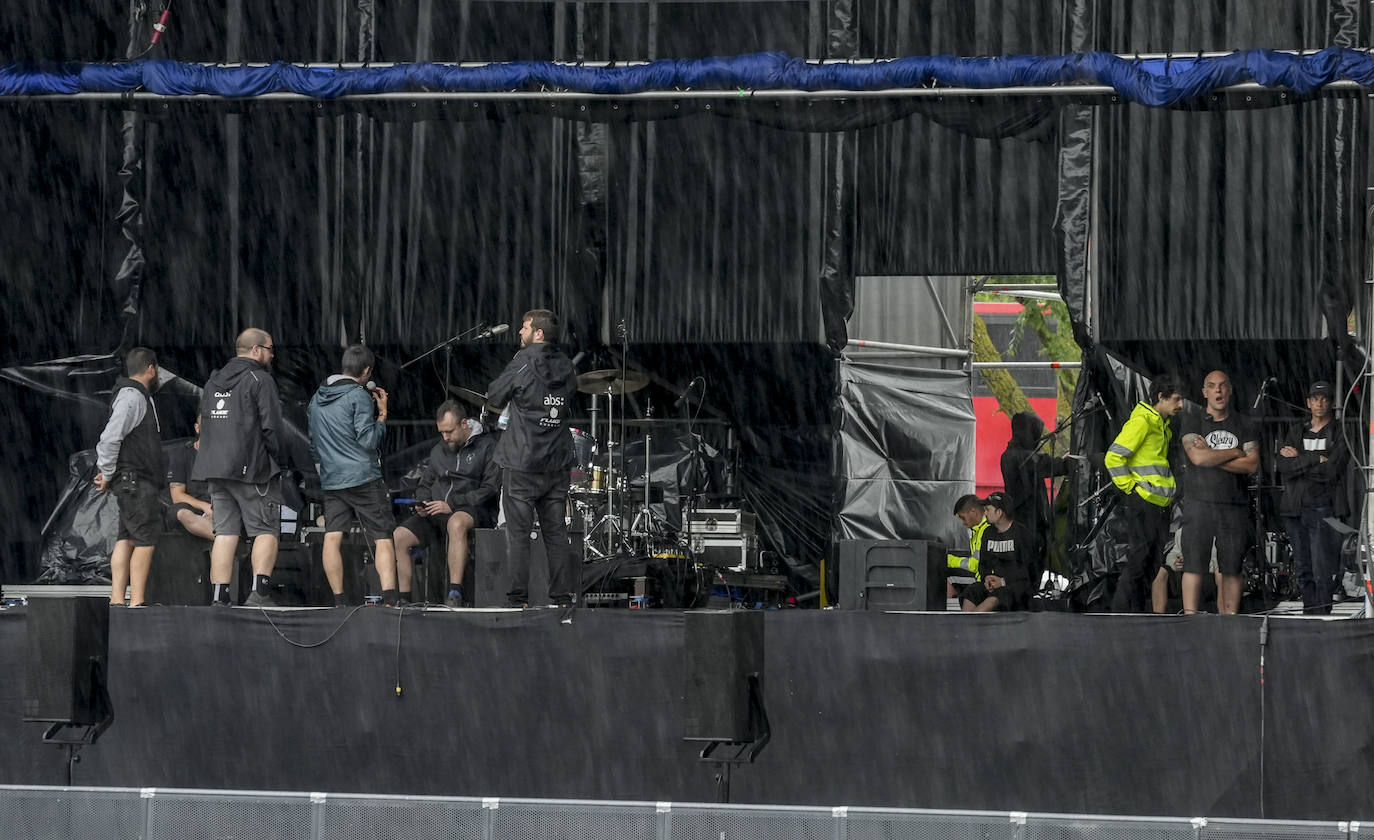 La tormenta retrasa la apertura de puertas del Azkena y cancela varios conciertos
