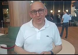 El diputado general de Álava, Ramiro González, anima al Alavés antes de jugarse el ascenso contra el Levante