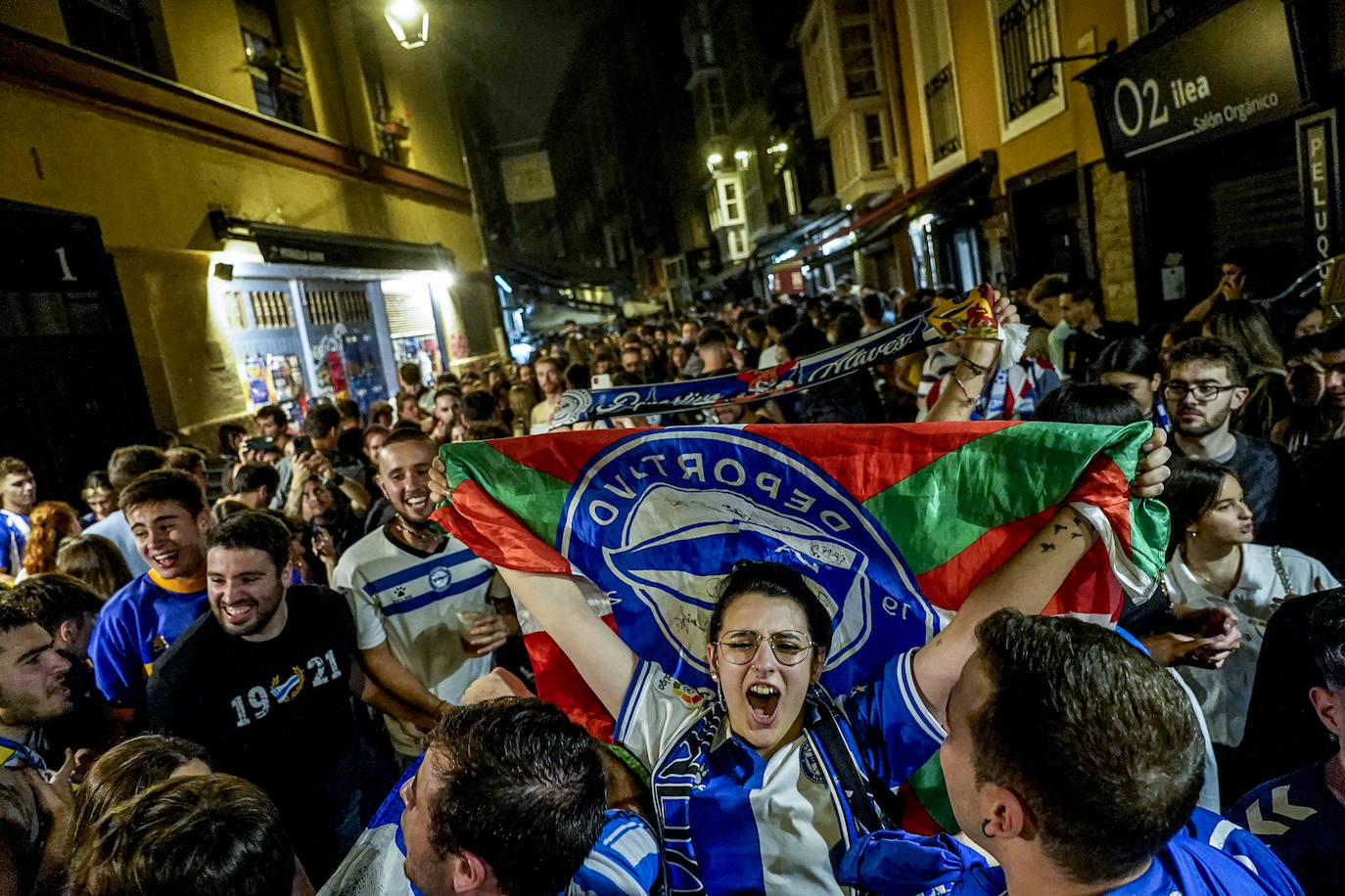 Las mejores fotos de la celebración del ascenso del Alavés en Vitoria