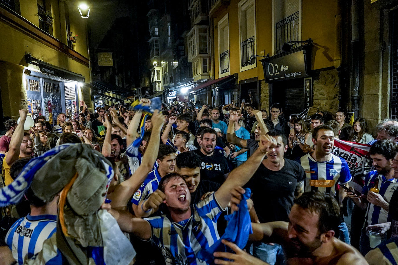 Las mejores fotos de la celebración del ascenso del Alavés en Vitoria
