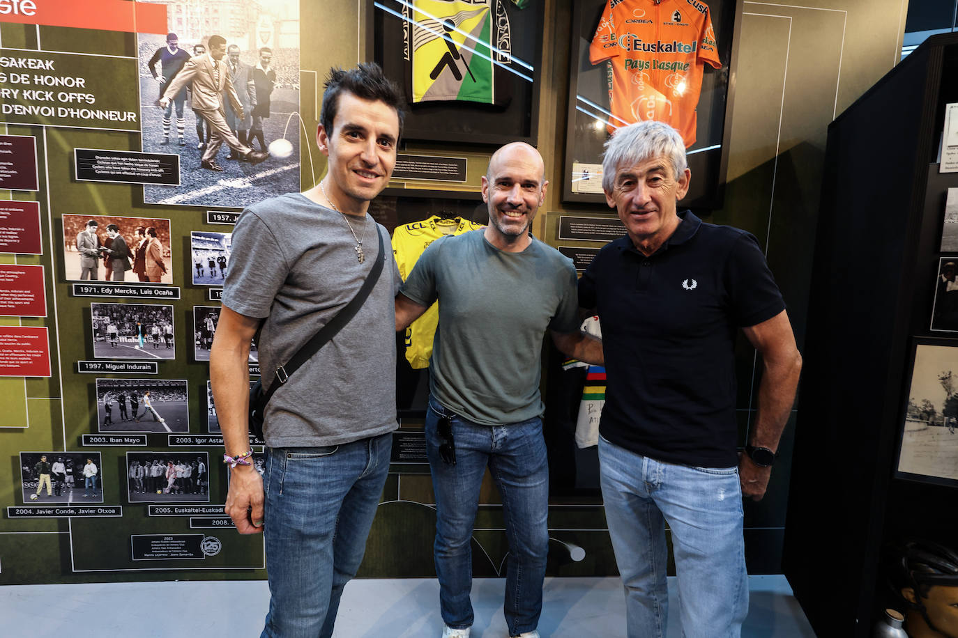 Exposición del equipo ciclista del Athletic en San Mamés