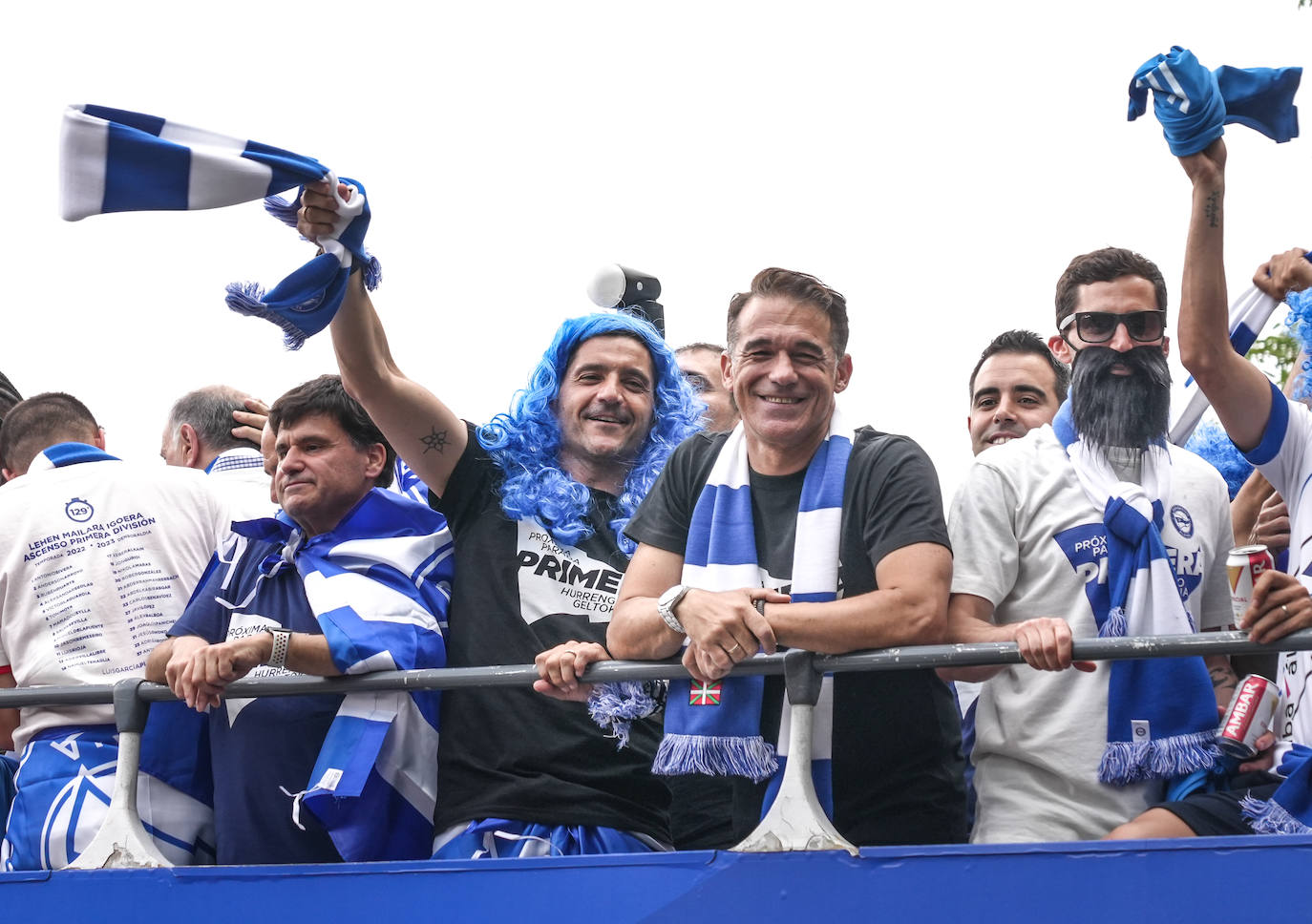 La celebración del ascenso desde el autobús del Alavés