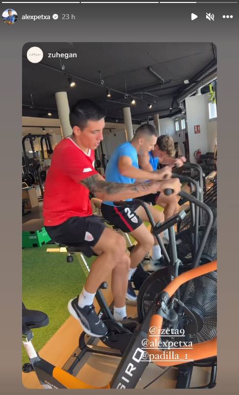 (21/06/23) Álex Petxarromán se machaca en el centro de entrenamiento integral Zuhegan (Orio) junto a Urko Izeta y Álex Padilla, canteranos del Athletic.