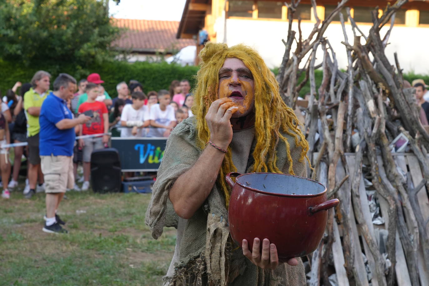 Vitoria celebra con hogueras la noche de San Juan