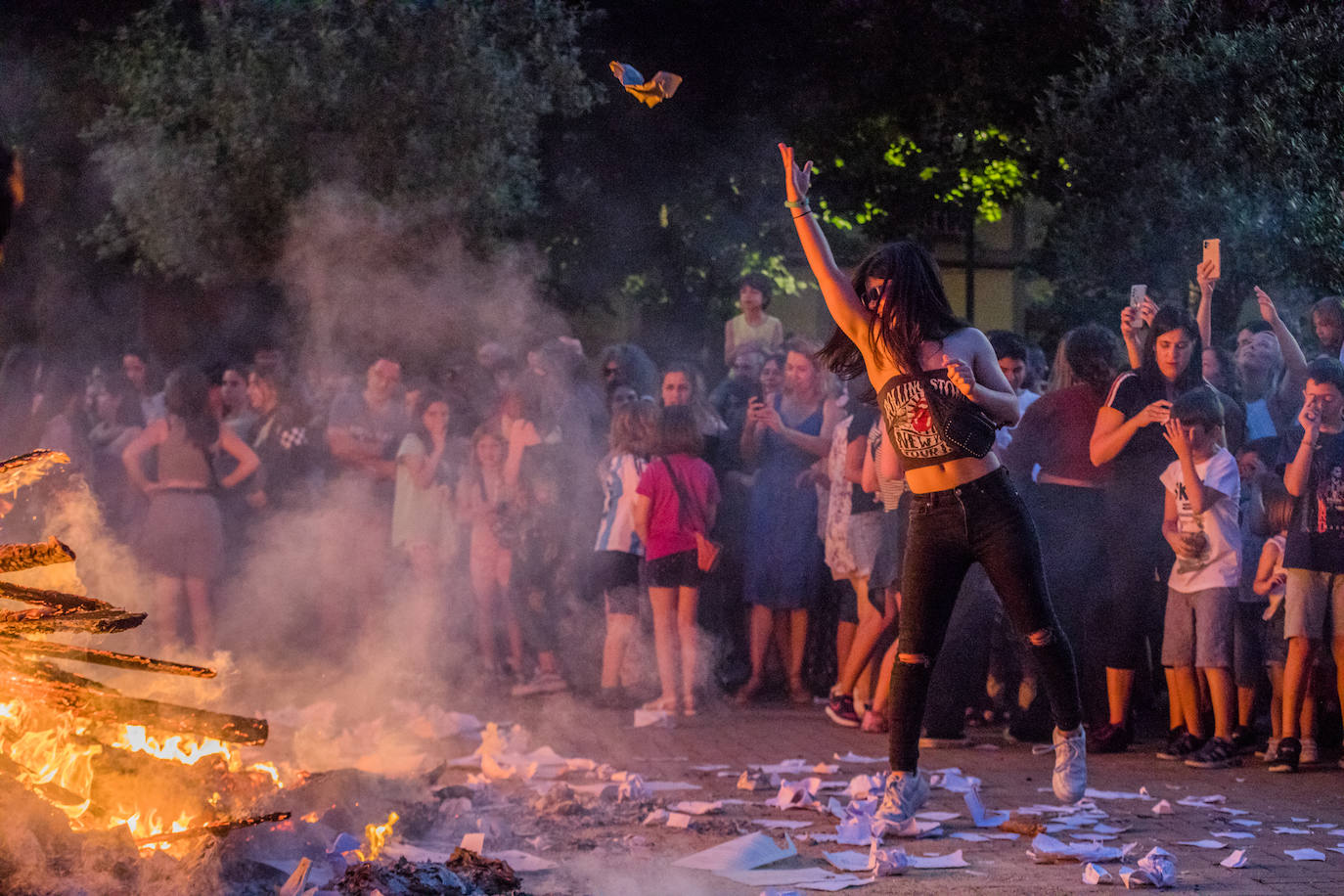 Vitoria celebra con hogueras la noche de San Juan