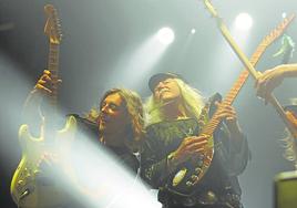 Uli Jon Roth desplegó un rock efectista con ambientaciones orquestales.