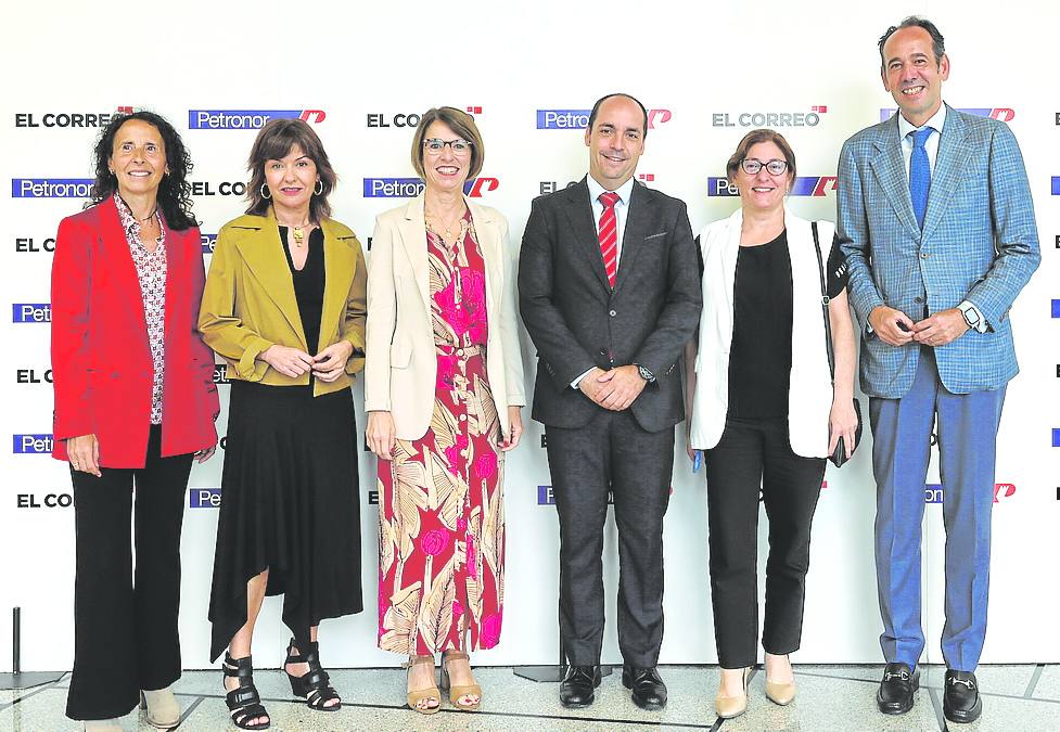 Leire Bilbao, María Goti, Estíbaliz Hernáez, Mikel Amundarain, Larraitz Gezala y Juan Ignacio Motiloa. 