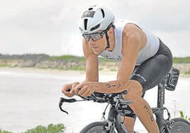 Joserra Callén durante la disputa de uno de los 28 Ironman que ha realizado a lo largo de su carrera. El oscense, esta vez, regresa a Vitoria como 'coach'.