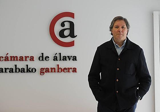 Eduardo Mozo de Rosales lleva casi dos décadas al frente de la dirección de la institución cameral alavesa.