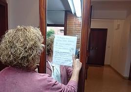 Imagen del cartel que alerta de los robos a los vecinos